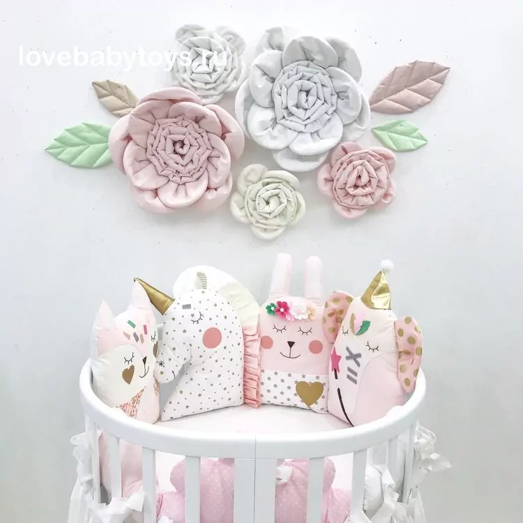 Бортики в круглую кроватку для новорожденного, коллекция Цветочная страна LoveBabyToys, комплект №2