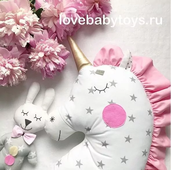 Бортики в круглую кроватку для новорожденного, коллекция Цветочная страна LoveBabyToys, комплект №2