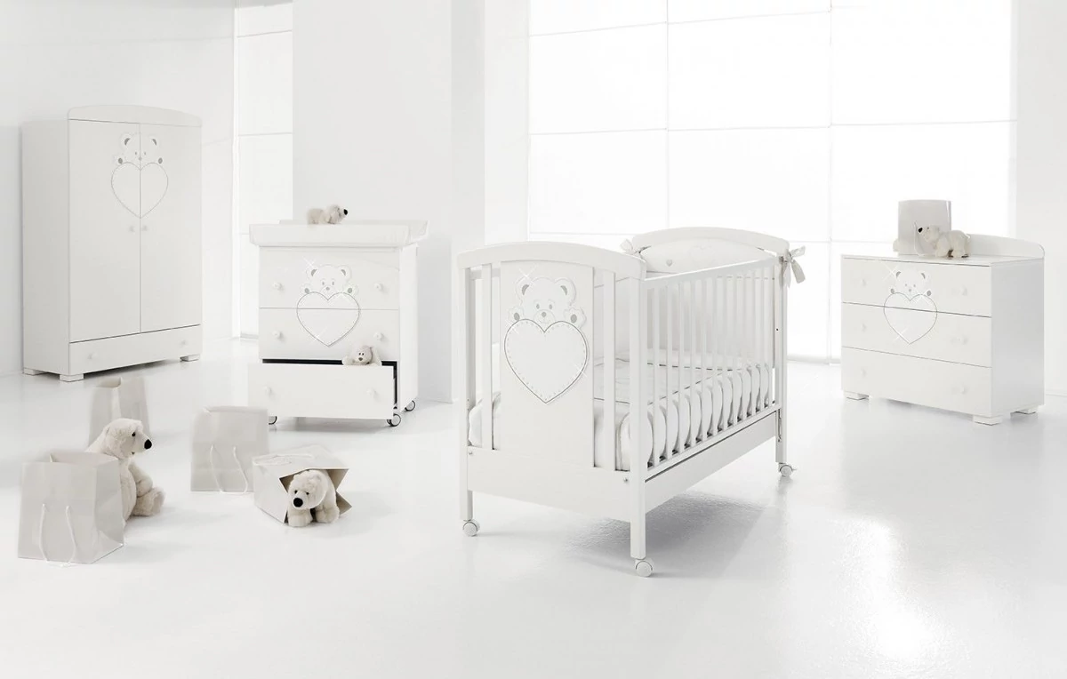 Детская кроватка Erbesi Lulu белая в детской комнате