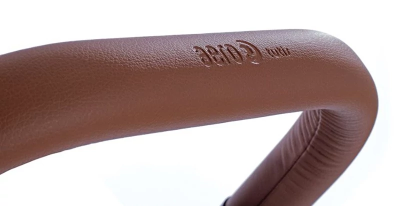 Ручка коляски выполнена из эко кожи