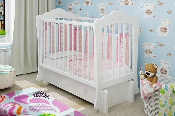 Белую детскую кроватку для новорожденных​ Amalia (Амалия) из серии Milano (Милано)  (Можгинский лесокомбинат) можно купить в СПб