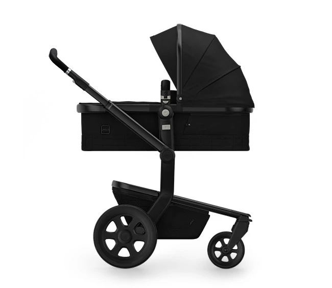 Универсальная детская коляска 2 в 1 премиум-класса Joolz Day³ из коллекции Quadro в стильном черном цвете Nero