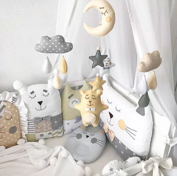Комплект сказочных бортиков-подушек (высоких бамперов) в кроватку Новорожденному "Серебряная луна" №2 состоит из 9 предметов