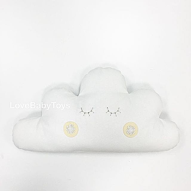 Бортик-игрушка в изголовье кроватки LoveBabyToys, "Белая сказка" Облако со щечками белое