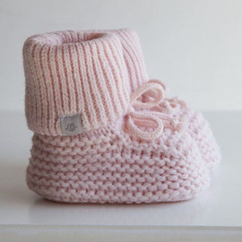 Вязаные носочки-пинетки для новорожденного Наследник Выжанова, розовый